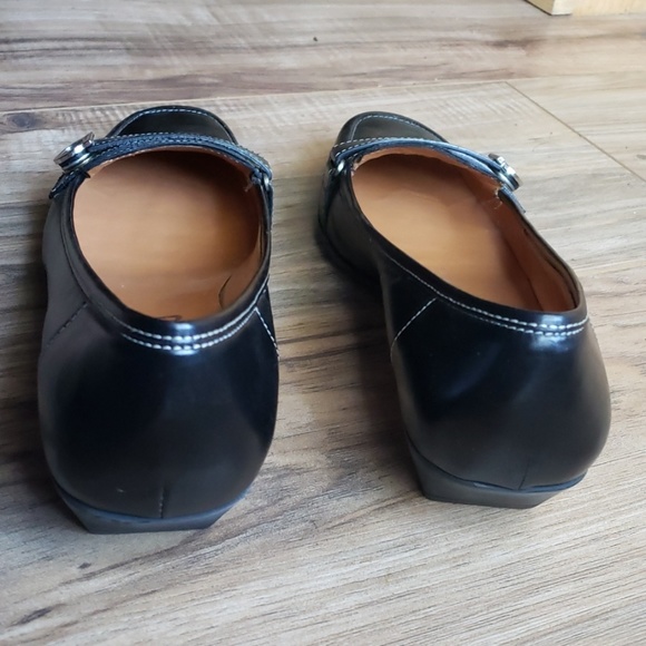 Salvatore Ferragamo Size 7 - Picture 4 of 5